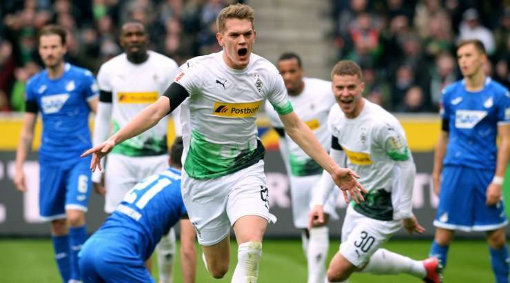 Matthias Ginter (B. Monchengladbach) ghi bàn từ quả phạt góc. Bóng được treo vào vòng cấm đến vị trí của Matthias Ginter (B. Monchengladbach) và anh tung một cú sút uy lực vào phía trong cột dọc bên phải, không cho thủ môn bất kì cơ hội nào.