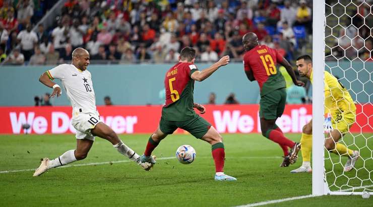 Andre Ayew (Ghana) nhận một đường chuyền thú vị bên trong vòng cấm và anh sút bóng lọt qua thủ môn vào lưới. Một pha dứt điểm xuất sắc!