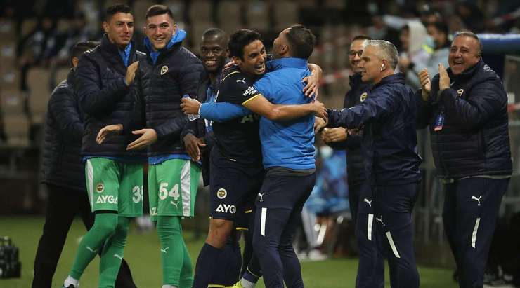 Một đường chuyền sát thủ của đồng đội đưa bóng đến chân Fatih Sanliturk (Fenerbahce), đặt anh vào thế đối mặt với thủ môn. Không làm đồng đội của mình thất vọng, cầu thủ này tung một cú sút chìm thành bàn vào mép trong cột dọc bên trái.