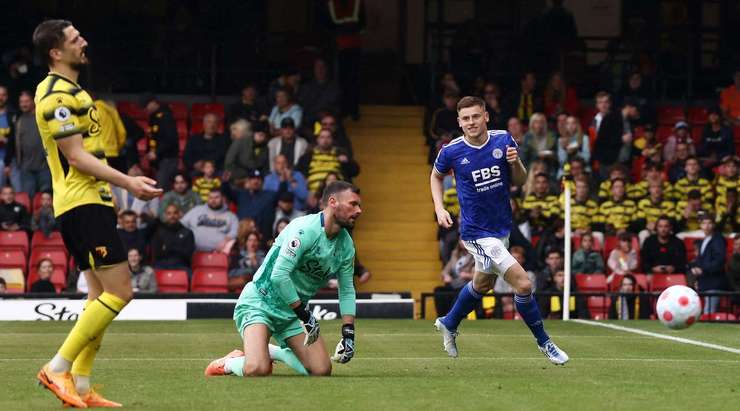 Harvey Barnes (Leicester) tìm thấy khoảng trống ở sâu bên trong vòng cấm để tung một cú vô-lê vào lưới, khiến thủ môn phải bó tay! Một bàn thắng tuyệt vời!