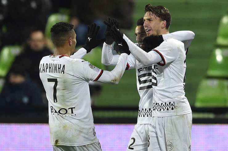 Romain del Castillo thực hiện một quả tạt rất tốt cho Adrien Hunou (Rennes), người đã tìm thấy khoảng trống trong vòng cấm để đưa bóng vào lưới.