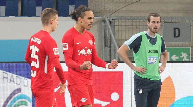 Một cú sút tuyệt vời! Yussuf Poulsen (RB Leipzig) thể hiện sự bình tĩnh tuyệt vời trong vòng cấm để tung một cú sút nhanh vào phía trong cột dọc bên phải. Tỉ số là 0:1.