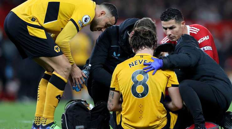 Có vẻ như Ruben Neves (Wolves) đang gặp khó khăn sau khi bị choáng. Chúng ta sẽ xem liệu anh ấy có thể vượt qua không.