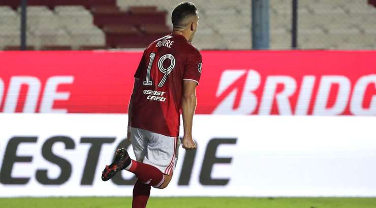 Gonzalo Ariel Montiel thực hiện một đường chuyền chuẩn xác cho Rafael Borre (River Plate) ở bên trong vòng cấm, và cầu thủ này rất nhanh sút bóng vào ngay giữa khung thành, khiến thủ môn không kịp trở tay. Tỉ số được nâng lên 2:5!