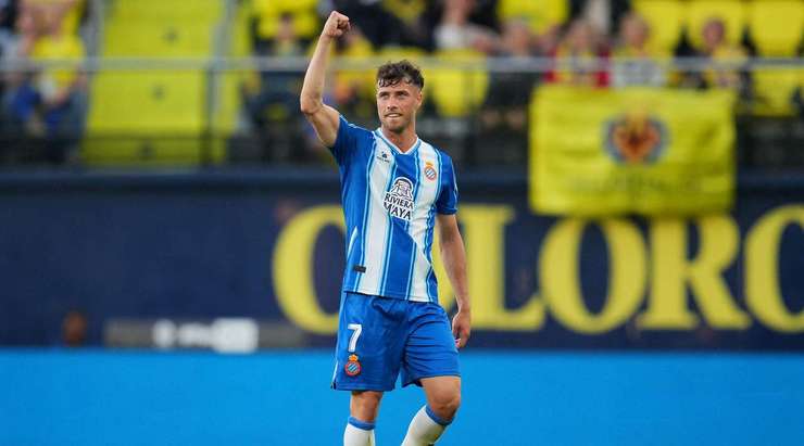 Vào! Javier Puado (Espanyol) sút bóng bật ra vào góc phải phía trên sau khi bóng đến chỗ anh ấy trong vòng cấm. Tỉ số là 0:1.