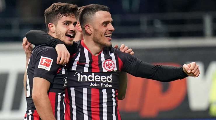 Filip Kostic có một đường căng ngang xuất sắc vào trong vòng cấm. Andre Silva (Eintracht Frankfurt) đón bóng và đánh đầu từ cự li gần vào góc phải phía dưới, đánh bại thủ môn Tomas Koubek. Một tình huống thể hiện sự nhạy bén cũng như khả năng dứt điểm thượng hạng. Tỉ số là 3:0.