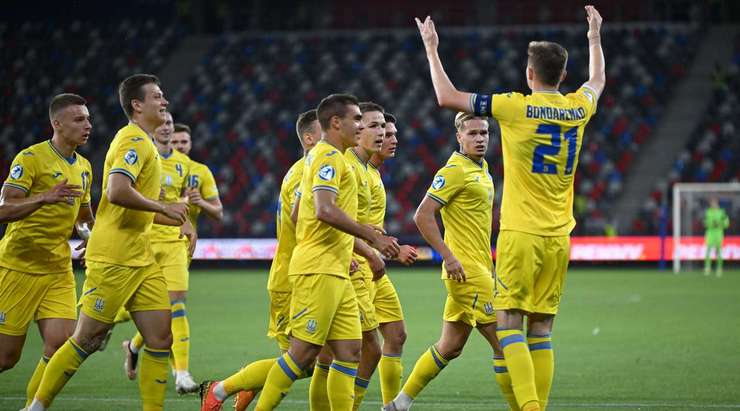 Vào! Artem Bondarenko (Ukraine) sút bóng bật ra vào góc trái phía dưới sau khi bóng đến chỗ anh ấy trong vòng cấm. Tỉ số là 0:1.