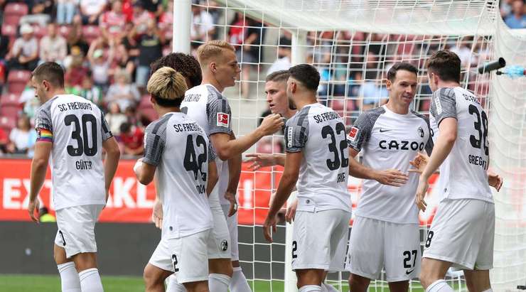 Kiliann Sildillia có một đường căng ngang xuất sắc vào trong vòng cấm. Michael Gregoritsch (Freiburg) đón bóng và đánh đầu từ cự li gần vào phía trong cột dọc bên trái, đánh bại thủ môn Rafal Gikiewicz. Một tình huống thể hiện sự nhạy bén cũng như khả năng dứt điểm thượng hạng. Tỉ số là 0:1.