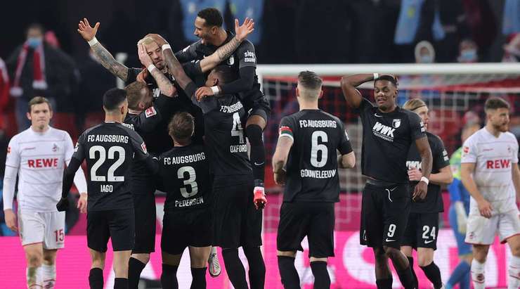 Bóng bật ra và đến chân của Niklas Dorsch (Augsburg) ở ngay bên ngoài vòng cấm. Anh không hề do dự và tung một cú sút tuyệt vời vào góc cao bên trái khung thành. Pha dứt điểm đi ra ngoài tầm với của thủ môn Marvin Schwabe và tỉ số đã được thay đổi thành 0:2.