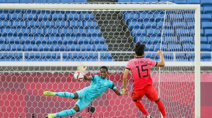 Du-Jae Won (Hàn Quốc) đánh lừa thủ môn Alex Guity đổ người về góc và sút quả penalty vào chính giữa khung thành.