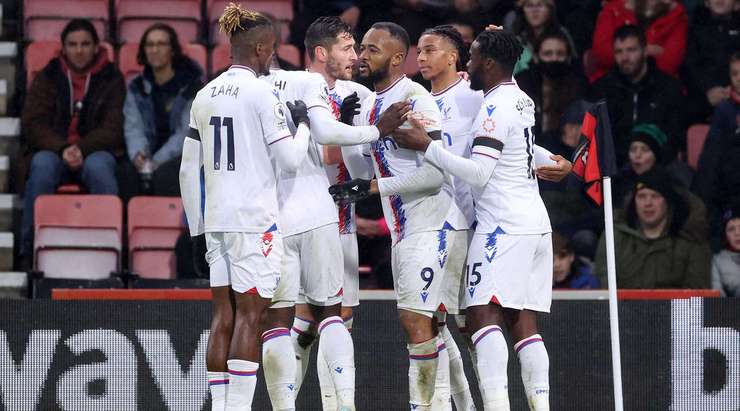 Jordan Ayew (Crystal Palace) bật cao hơn các hậu vệ đối phương trong vòng 5m50 để đón quả phạt góc và ghi bàn với một cú đánh đầu rất tốt vào góc phải mành lưới. Thủ môn đã không kịp phản ứng trong tình huống vừa rồi. Tỉ số bây giờ là 0:1.