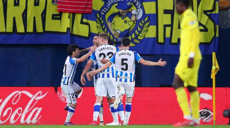 Một pha bóng bật ra thiếu may mắn tìm đến chân của Martin Zubimendi (Real Sociedad) và anh ấy không bỏ lỡ một cơ hội rõ ràng như vậy.