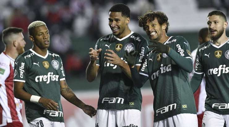 Một quả phạt góc hoàn hảo! Murilo Cerqueira (Palmeiras) đón đường treo bóng vào và tung một cú đánh đầu uy lực từ gần chấm phạt đền vào ngay giữa khung thành, nâng tỉ số trận đấu ngày hôm nay lên 0:5.