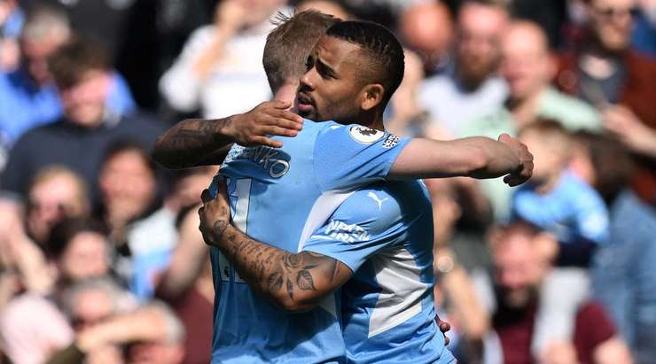 Vào! Oleksandr Zinchenko thực hiện một đường chuyền đến chân Gabriel Jesus (Manchester City) và cầu thủ này tung một cú sút chìm từ trong vòng cấm, làm tung lưới khung thành đối phương. Tỉ số là 1:0.