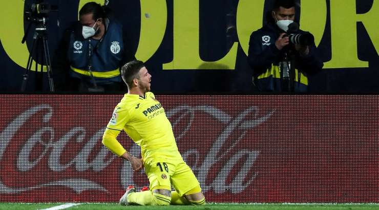 Bóng đã đi vào lưới! Gerard Moreno thực hiện một đường chọc khe chuẩn xác cho Alberto Moreno (Villarreal) và cầu thủ này bứt tốc vào vòng cấm để tung một cú sút chìm tuyệt đẹp vào ngay giữa khung thành. Tỉ số đã được thay đổi thành 2:1.