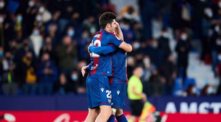Vào! Gonzalo Melero (Levante) ghi bàn sau một pha kiến tạo bởi Dani Gomez cho phép anh ấy đưa bóng vào lưới trống. Tỉ số là 3:0.