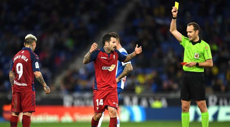 Thẻ phạt. Ruben Garcia (Osasuna) đã phải nhận 1 chiếc thẻ cảnh cáo của trọng tài.