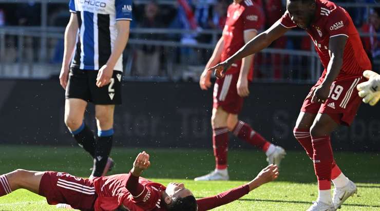Robert Lewandowski nhồi bóng cho Jamal Musiala (Bayern Munich), người đón đường chuyền của anh ở trong vòng cấm và ra chân rất nhanh về phía nóc lưới! Thủ môn đã không kịp trở tay. 0:3!