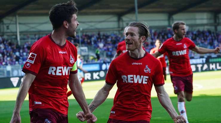 Vào! Một đường lob bóng của Ondrej Duda mở ra cơ hội cho Jonas Hector (Köln) và anh dễ dàng đánh bại thủ môn bằng một có đánh đầu cận thành về phía bên phải cầu môn. Tỉ số là 0:1.