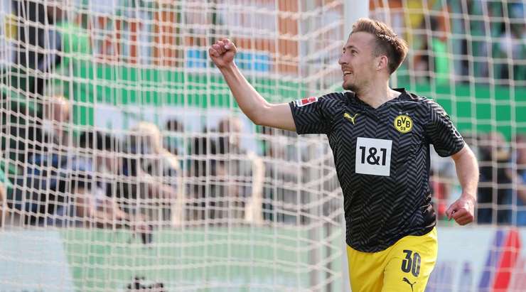Vào! Felix Passlack (Dortmund) nhận bóng trong vòng cấm ở một vị trí rất thuận lợi và dứt điểm. Cú sút của anh đổi hướng khi chạm vào một cầu thủ đối phương, khiến thủ môn Andreas Linde bó tay. Tỉ số đã được nâng lên 1:3.