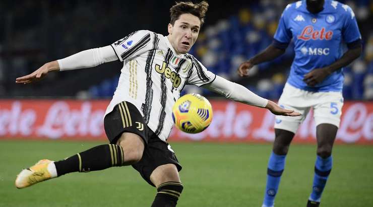 Federico Chiesa (Juventus) đón một đường chuyền tại rìa vòng cấm và dứt điểm thẳng vào nóc lưới. Tuy nhiên cầu thủ này không đặt đủ lực vào cú sút, và Alex Meret đã có một pha cản phá dễ dàng. Một nỗ lực tốt từ Juventus khi họ giành được một quả phạt góc. Trợ lý trọng tài có một quyết định đúng và Juventus sẽ có một quả phạt góc.