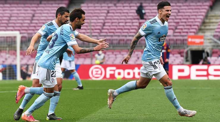 Santi Mina (Celta Vigo) đón một đường chuyền tuyệt vời và đột phá qua hàng phòng ngự đối phương trước khi tung ra một cú sút tầm trung, đưa bóng vượt qua thủ môn vào mé trong cột dọc bên trái.