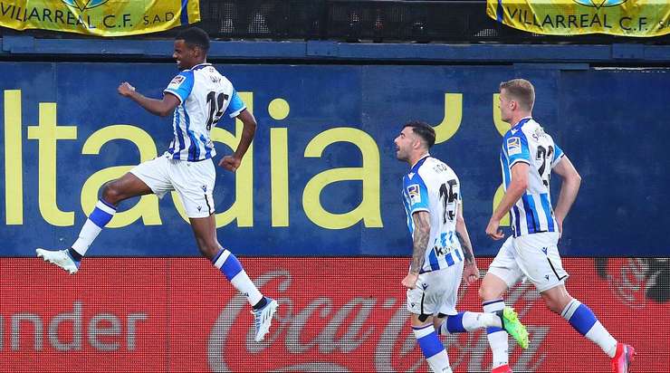 Vào! Alexander Isak (Real Sociedad) dứt điểm từ cự li gần với một cú sút dễ dàng và anh ấy thay đổi tỉ số thành 1:1. Kiến tạo bởi Andoni Gorosabel.