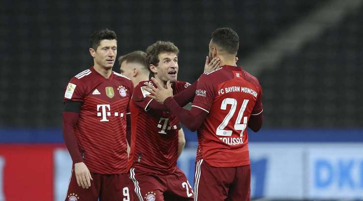 Một đường căng ngang từ vị trí đá phạt được treo vào sâu bên trong vòng cấm bởi Joshua Kimmich và Thomas Muller (Bayern Munich) tung một cú sút tốt, đưa bóng vào góc thấp bên trái khung thành. 0:2.