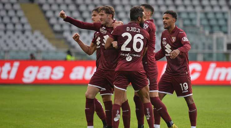 Một pha bóng tinh tế của Aleksey Miranchuk (Torino), anh nhận một đường chuyền chuẩn xác và và sút một chạm từ rìa vòng cấm vào góc cao bên phải khung thành!