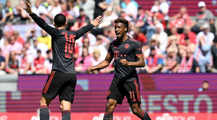 Vào - 0:1! Kingsley Coman (Bayern Munich) tung một cú sút từ rìa vòng cấm và ghi bàn vào góc phải phía trên. Leroy Sane kiến tạo thành bàn.