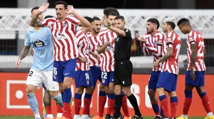Jorge Figueroa Vazquez rút ra một chiếc thẻ đỏ không hề do dự. Stefan Savic (Atl. Madrid) có thể đi tắm sớm và dành thời gian suy nghĩ về pha phạm lỗi của mình.