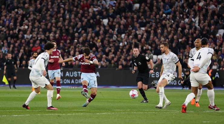 Vào! Tình huống phối hợp nhịp nhàng ở ngoài rìa vòng cấm với Michail Antonio mở ra cho Lucas Paqueta (West Ham) một cơ hội ghi bàn mười mươi. Anh không làm đồng đội thất vọng khi đánh bại thủ môn đối phương với một cú sút đi thẳng vào góc trái khung thành. Tỉ số là 1:0.