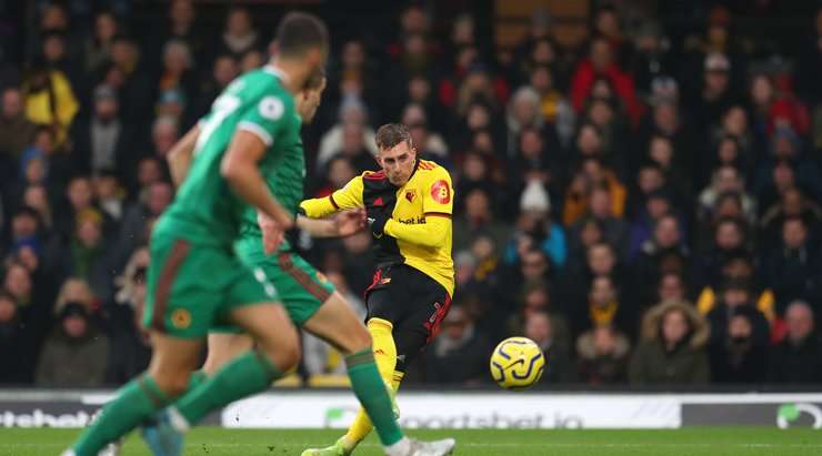 Vào - 1:0! Gerard Deulofeu (Watford) nhận một đường chuyền chuẩn xác trong vòng cấm từ Ismaila Sarr và anh đánh bại thủ môn với một pha dứt điểm sắc sảo vào góc thấp bên phải khung thành.