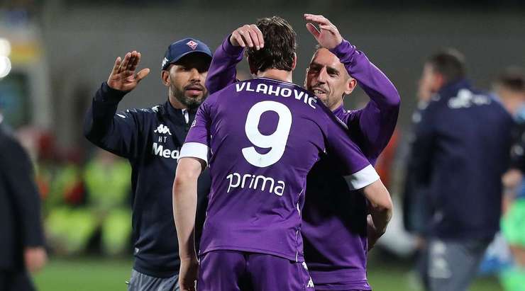 Fabio Maresca liếc nhìn đồng hồ và rất nhanh thổi còi kết thúc trận đấu.