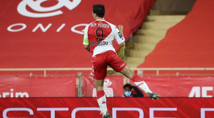 Một khoảnh khắc đẹp mắt! Wissam Ben Yedder (Monaco) lấy bóng và tung một cú sút mạnh từ xa. Đó là một quyết định sáng suốt và pha dứt điểm vừa rồi đã đi thẳng vào góc cao bên trái khung thành. Thủ môn Walter Benitez chỉ có thể lắc đầu trong tuyệt vọng! Tỉ số đã được nâng lên 2:1.
