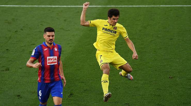 Gerard Moreno (Villarreal) nhận một đường chuyền thú vị bên trong vòng cấm và anh tung một cú sút chìm chuẩn xác vào góc thấp bên phải khung thành. Một pha dứt điểm rất hiểm!