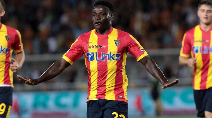 Lameck Banda (Lecce) thực hiện pha chạm một tuyệt vời để kiểm soát một đường chuyền sắc bén tại rìa vòng cấm và cứa bóng vào phía trong cột dọc bên phải theo đúng phong cách sở trường của mình!