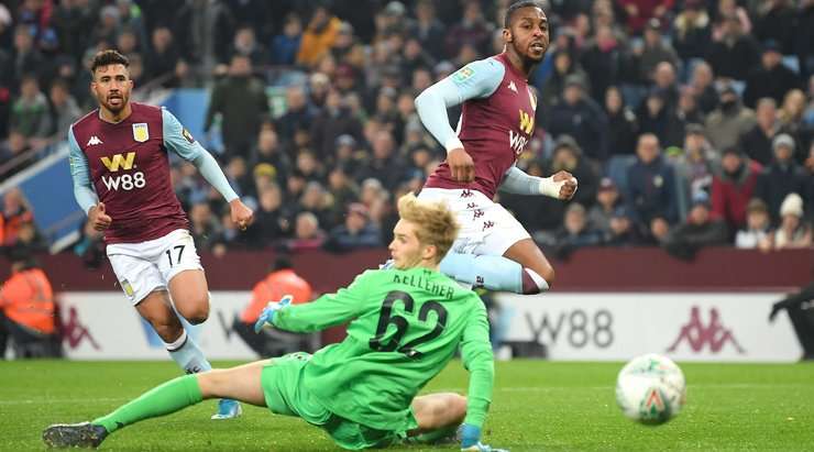 Một đường chuyền xé toang hàng phòng ngự đưa bóng đến chân Jonathan Kodjia (Aston Villa) trong vòng cấm và cầu thủ này đã không bỏ lỡ cơ hội! Nỗ lực của anh đưa bóng chuẩn xác vào góc thấp bên phải khung thành.