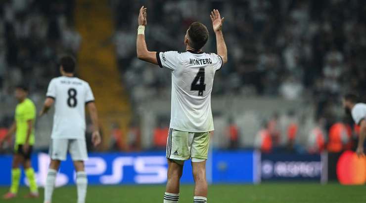 Bóng đã đi vào lưới! Miralem Pjanic thực hiện quả đá phạt và treo bóng vào trung tâm vòng cấm, đến vị trí của Francisco Montero (Besiktas), người đã đánh đầu rất căng vào vào góc trái khung thành. Tỉ số là 1:2.