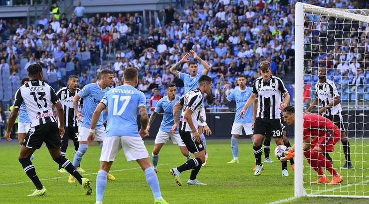 Đứng trước bóng trong một tình huống đá phạt, Pedro (Lazio) quyết định tự mình dứt điểm, nhưng cú sút của anh đi thẳng vào tay thủ môn Marco Silvestri.