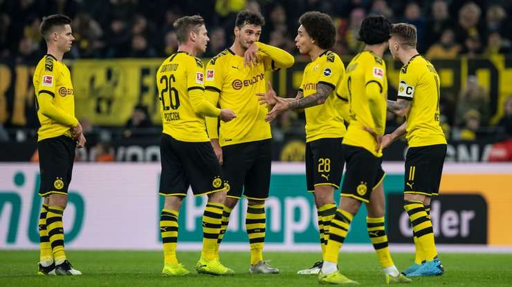 Một pha dứt điểm xuất sắc! Axel Witsel (Dortmund) đón một quả tạt hoàn hảo tới từng centimét trong vòng cấm và tung một cú sút chìm vào góc thấp bên phải khung thành. Chúng tôi thật sự không đủ ca từ để tôn vinh bàn thắng vừa rồi!