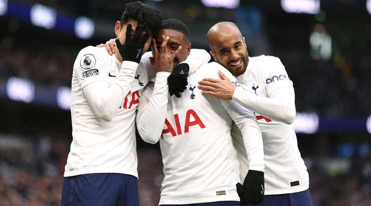 Vào! Steven Bergwijn (Tottenham) đón một đường chuyền xuất sắc ở một vị trí rất thuận lợi trong vòng cấm và tung một cú sút chìm đập cột dọc bên trái vào lưới. Thủ môn đã không thể làm gì để ngăn chặn pha dứt điểm của anh ấy.