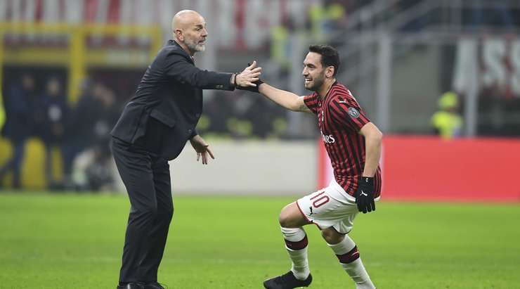 Franck Kessie chuyền bóng cho Hakan Calhanoglu (AC Milan), cầu thủ này nhận bóng và tung một cú sút xuất sắc từ rìa vòng cấm. Pha dứt điểm của anh đi hiểm hóc vào sát cột dọc bên phải. Một bàn thắng tuyệt đẹp! Tỉ số là 3:2.