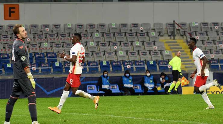 VÀO! Một pha kiến tạo xuất sắc của Emil Forsberg, người đóng vai trò then chốt trong việc tổ chức tấn công. Anh ấy dọn cỗ cho Nordi Mukiele (RB Leipzig), người đánh bại Mert Gunok với một cú sút tuyệt vời vào bên phải mành lưới. 0:2.