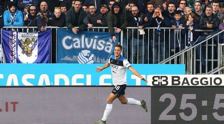 Vào rồi! Mario Pasalic (Atalanta) nâng tỉ số lên 0:1 bằng cú đánh đầu từ cự ly gần đưa bóng đi đập đất vào chính giữa khung thành sau đường căng ngang kiến tạo của Timothy Castagne.