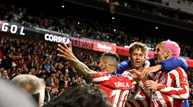 Vào! Sau khi nhận một đường chuyền tốt, Angel Correa (Atl. Madrid) tung một cú sút đi thẳng vào góc thấp bên trái khung thành. Một tình huống phối hợp đồng đội tuyệt vời!