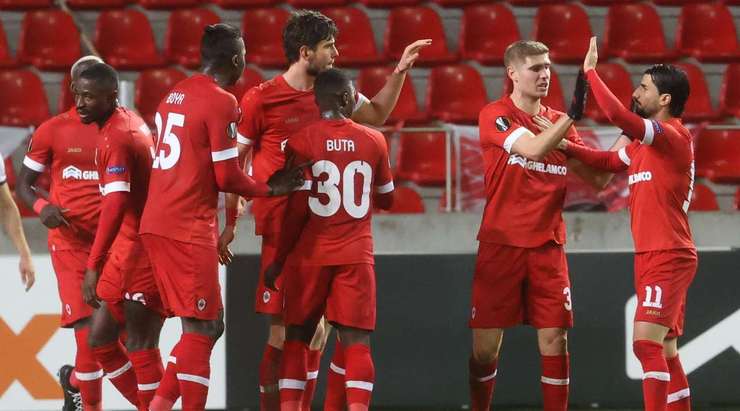 Felipe Avenatti (FC Antwerp) bật cao hơn hàng phòng ngự đối phương tại trung tâm vòng cấm và đón quả đá phạt từ Lior Refaelov. Anh ấy đưa bóng vào góc trái mành lưới với một cú đánh đầu dũng mãnh và thay đổi tỉ số thành 1:1.