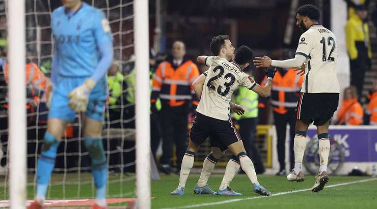 Vào! Diogo Jota (Liverpool) ghi bàn với một cú sút tuyệt vời vào bên phải khung thành sau khi được giải thoát trong vòng cấm bởi một đường chuyền bổng xuất sắc từ Konstantinos Tsimikas. Tỉ số bây giờ là 0:1.