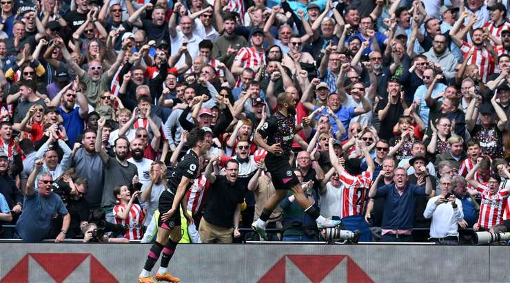 Bryan Mbeumo (Brentford) nhận bóng tại rìa vòng cấm và anh ghi một bàn thắng đầy ma thuật với cú sút chuẩn xác hiểm hóc về phía bên trái khung thành!