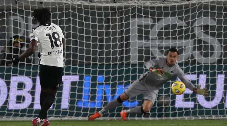 Vào! M'Bala Nzola (Spezia) giành chiến thắng trên chấm phạt đền bằng một cú sút không thể cản phá, vượt qua tầm với của thủ môn Emil Audero vào góc thấp bên phải.